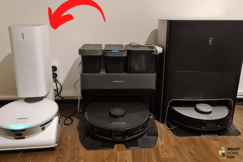 Die Samsung Jet Bot AI+ Absaugstation ist im Vergleich zu anderen Stationen der Konkurrenz zu sehen.
